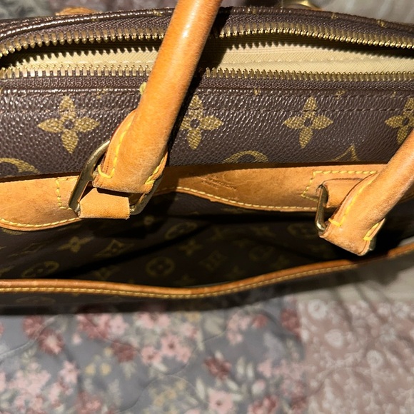 Louis Vuitton Deauville Monogram Canvass Bag - Picture 8 of 11